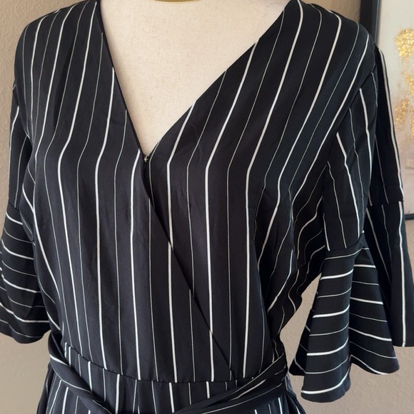 Striped ruffle short sleeves belted jumpsuit - Picture 4 of 8